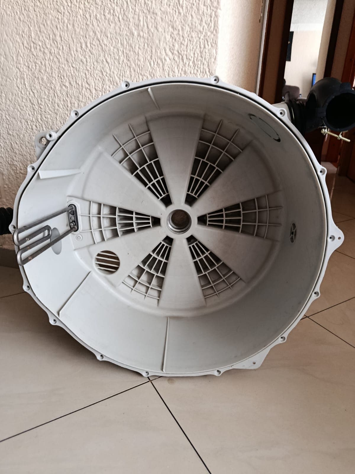 Tambor de lavadora limpio despues del mantenimiento