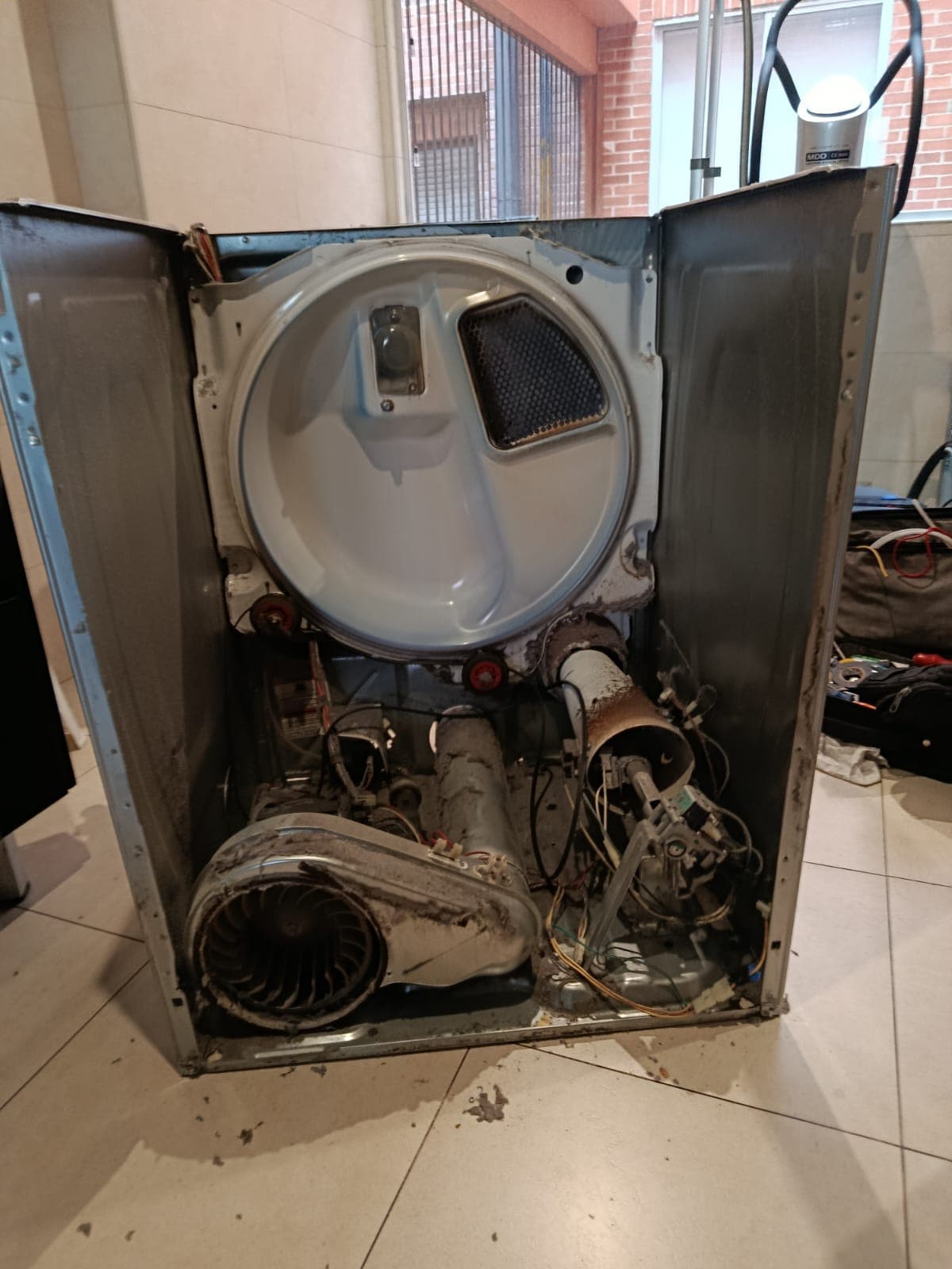 Mantenimiento interno de secadora Whirlpool
